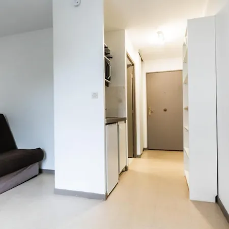 아파트 Superb Bright Studio And Design In